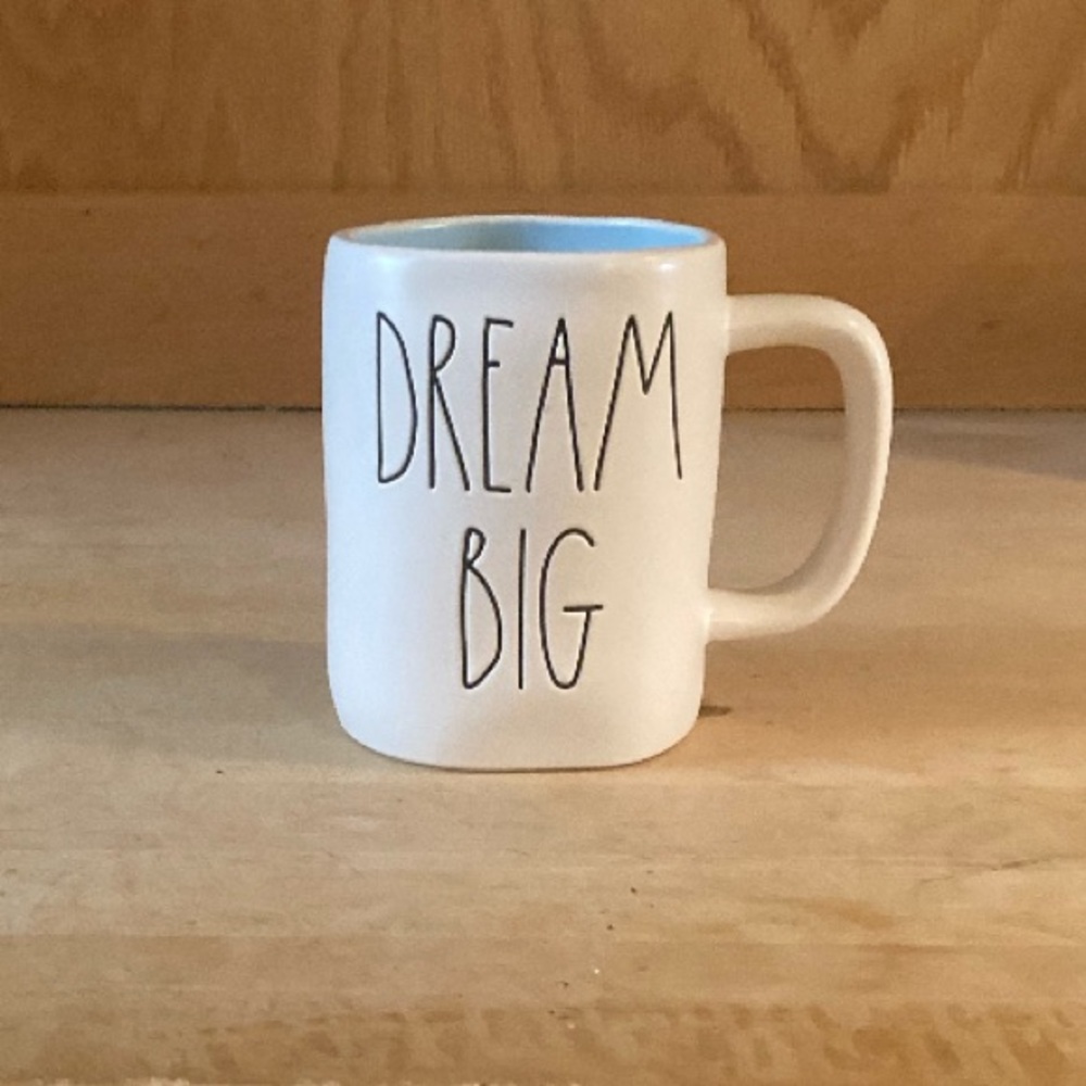 NWOT Rae Dunn dream big mug